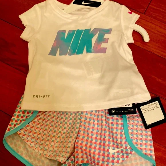 Nike girls graphic print t-shirt& shorts 2pc set - Picture 1 of 4